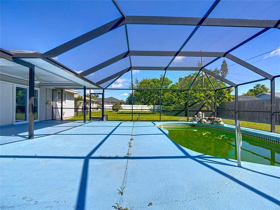 For Sale: $299,000 (3 beds, 2 baths, 1226 Square Feet)