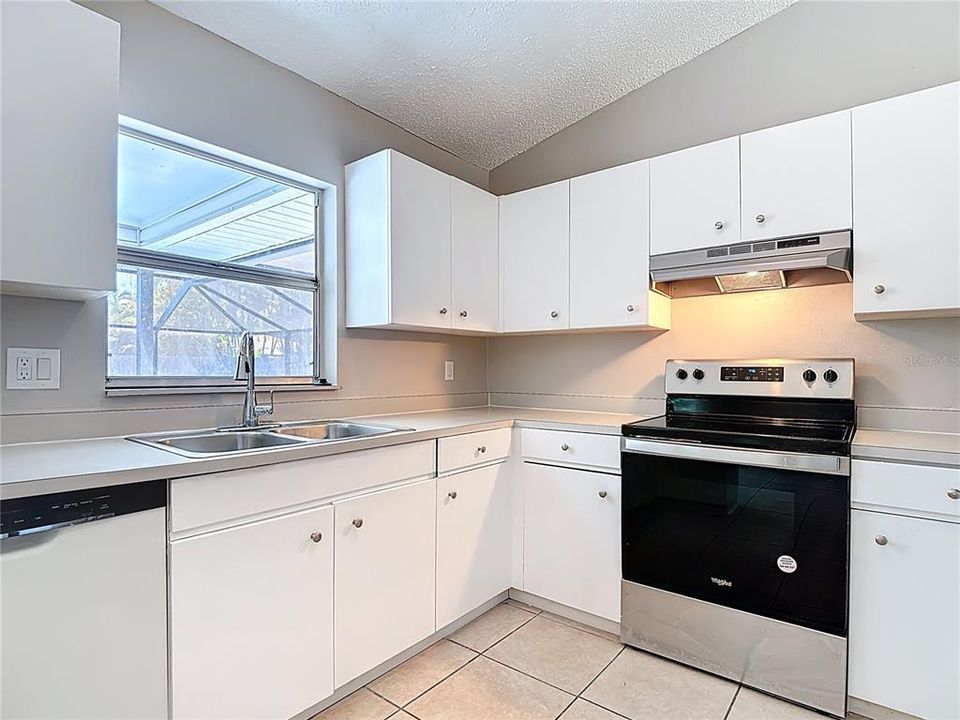 For Sale: $299,000 (3 beds, 2 baths, 1226 Square Feet)