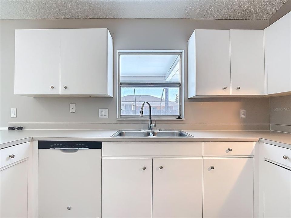 For Sale: $299,000 (3 beds, 2 baths, 1226 Square Feet)