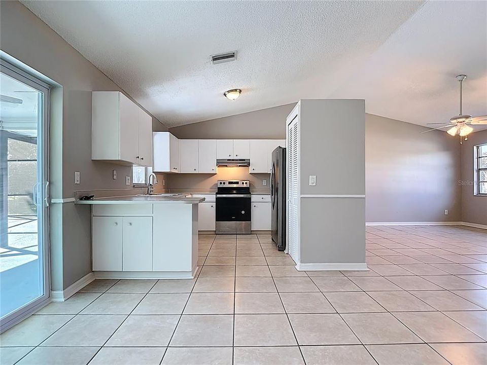 For Sale: $299,000 (3 beds, 2 baths, 1226 Square Feet)