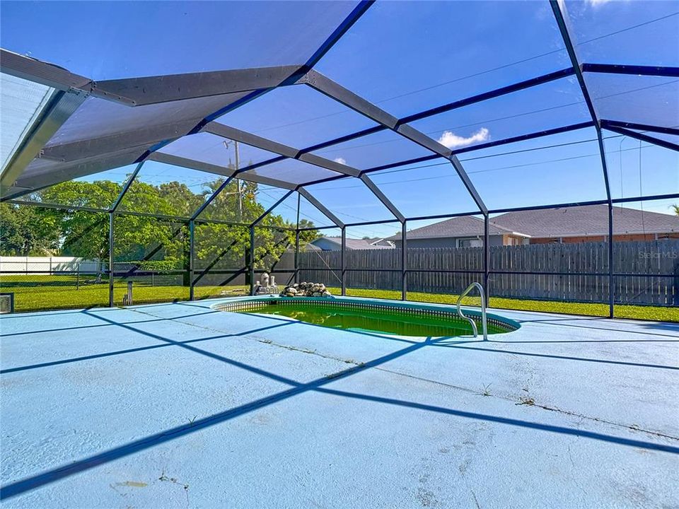 For Sale: $299,000 (3 beds, 2 baths, 1226 Square Feet)