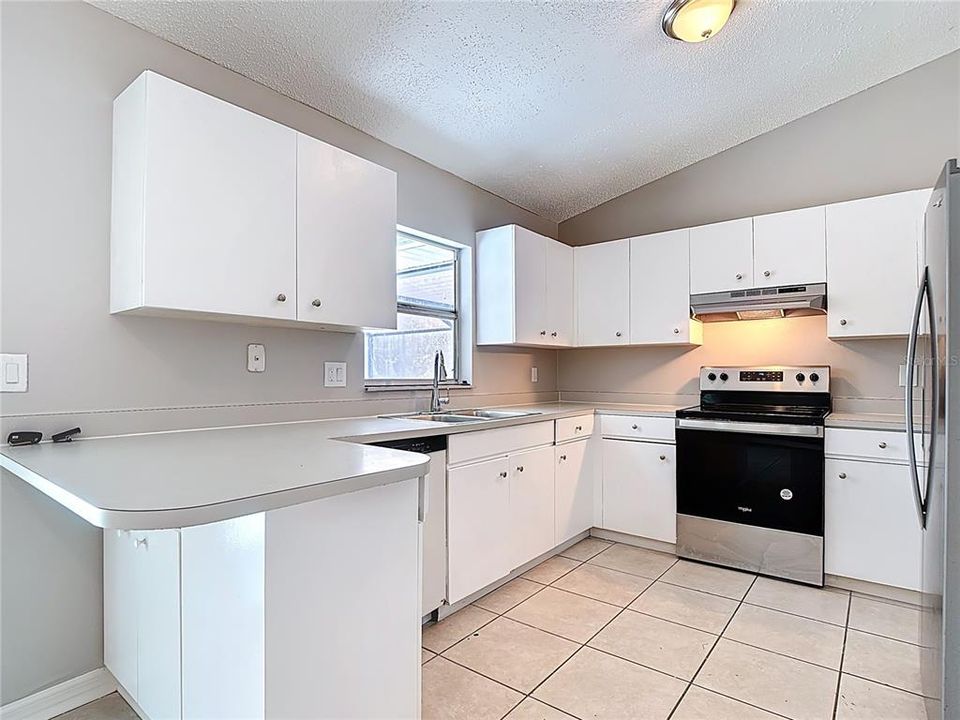 For Sale: $299,000 (3 beds, 2 baths, 1226 Square Feet)