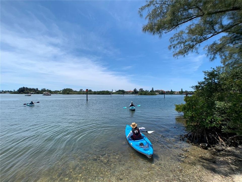 Activo con contrato: $925,000 (3 camas, 3 baños, 2328 Pies cuadrados)