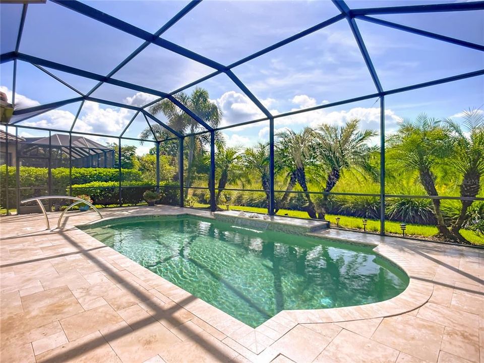 Activo con contrato: $925,000 (3 camas, 3 baños, 2328 Pies cuadrados)