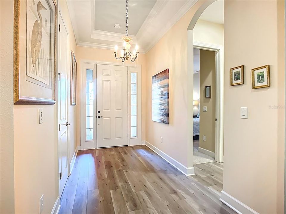 Activo con contrato: $925,000 (3 camas, 3 baños, 2328 Pies cuadrados)