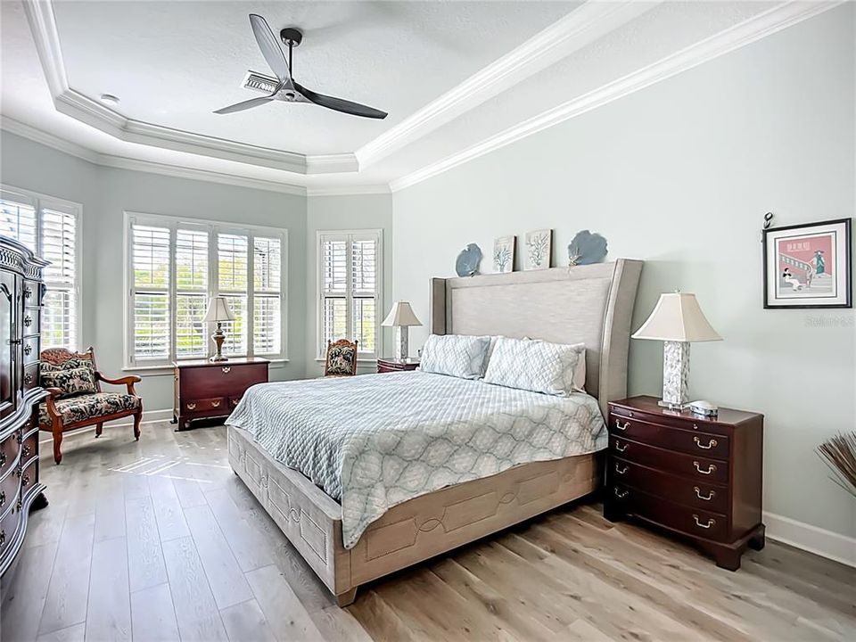 Activo con contrato: $925,000 (3 camas, 3 baños, 2328 Pies cuadrados)