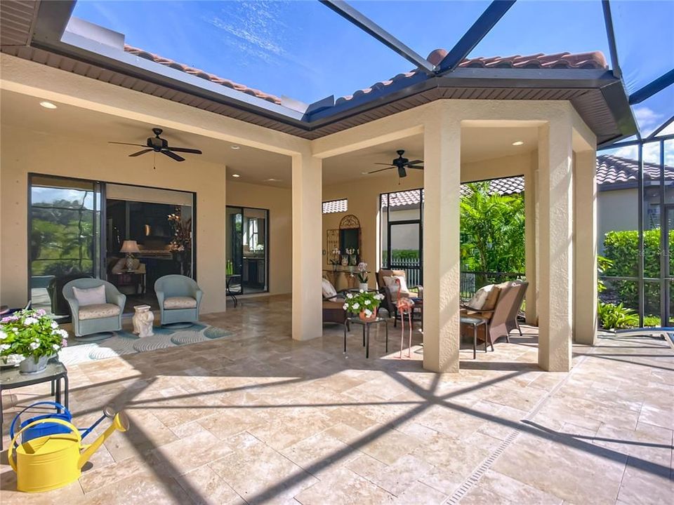 Activo con contrato: $925,000 (3 camas, 3 baños, 2328 Pies cuadrados)