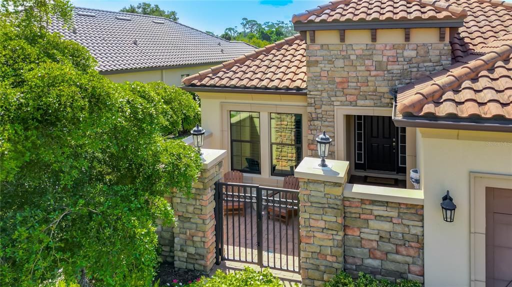 Activo con contrato: $925,000 (3 camas, 3 baños, 2328 Pies cuadrados)