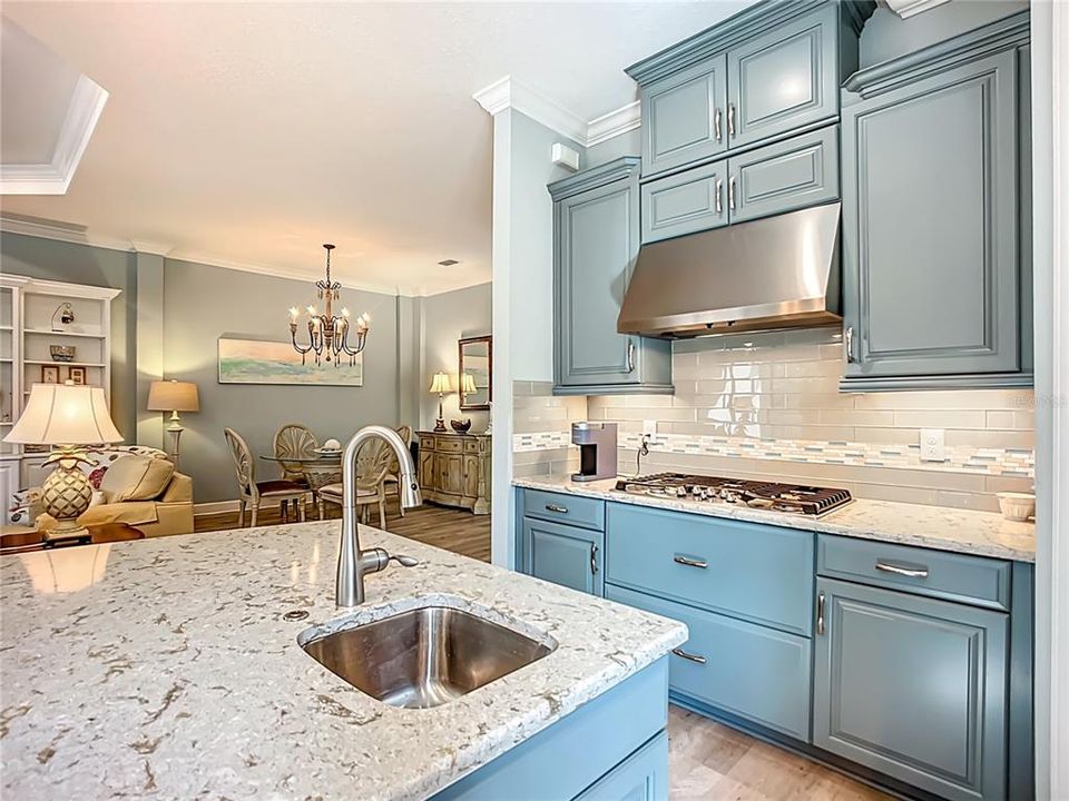 Activo con contrato: $925,000 (3 camas, 3 baños, 2328 Pies cuadrados)