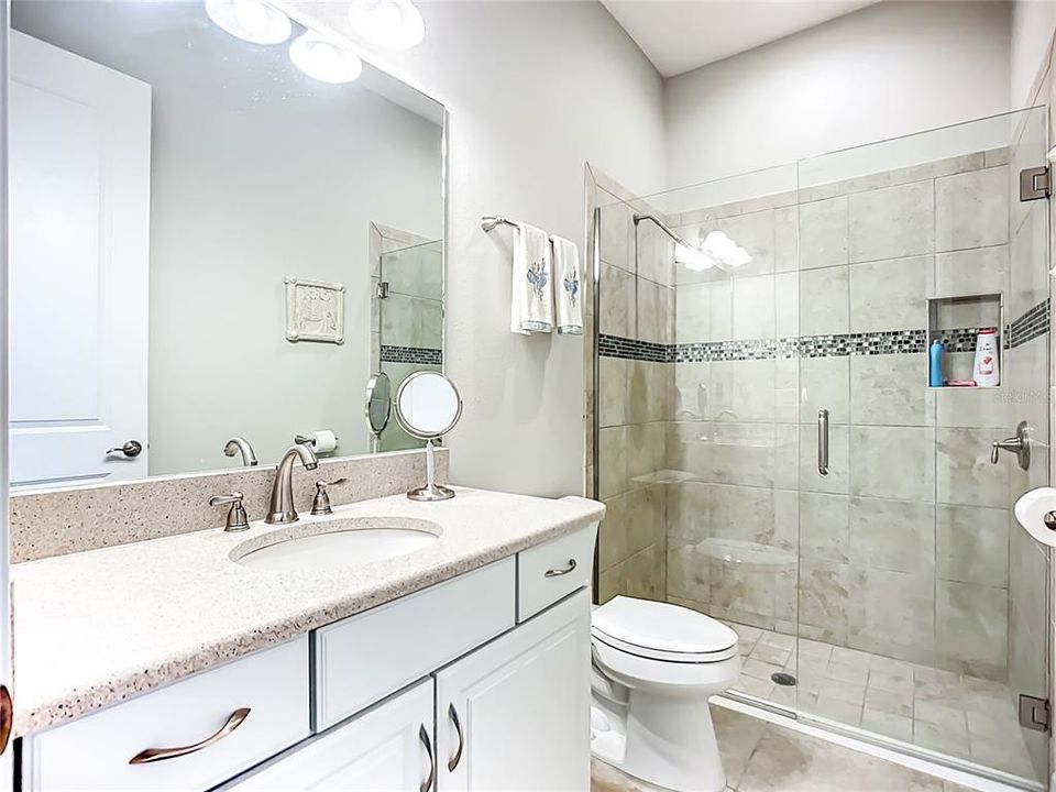 Activo con contrato: $925,000 (3 camas, 3 baños, 2328 Pies cuadrados)