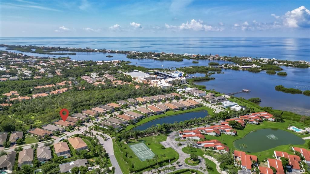 Activo con contrato: $925,000 (3 camas, 3 baños, 2328 Pies cuadrados)