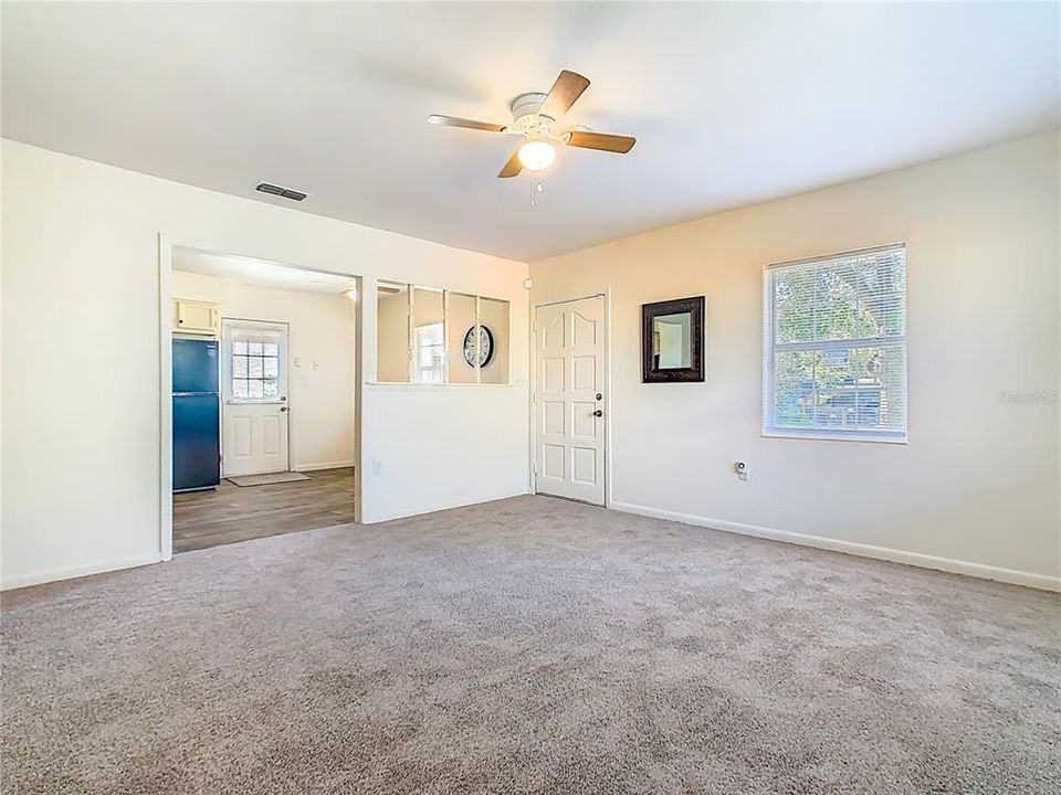 На продажу: $219,000 (4 спален, 2 ванн, 1394 Квадратных фут)