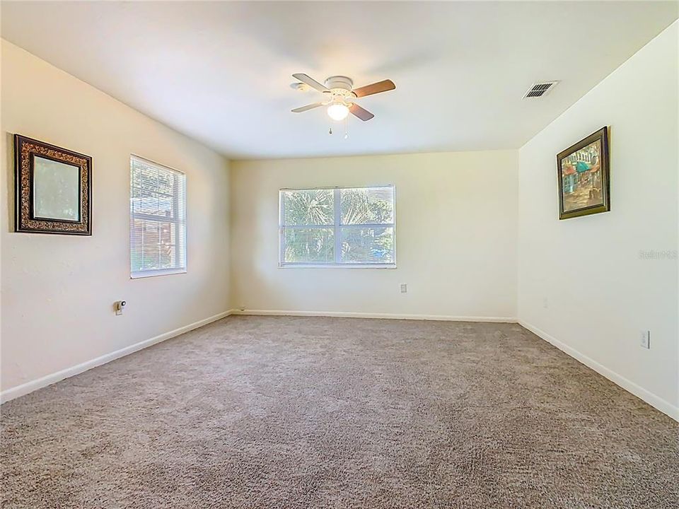 На продажу: $219,000 (4 спален, 2 ванн, 1394 Квадратных фут)