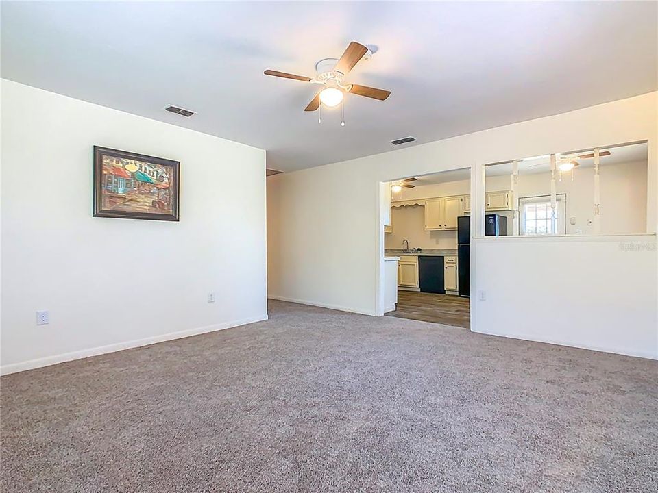 На продажу: $219,000 (4 спален, 2 ванн, 1394 Квадратных фут)