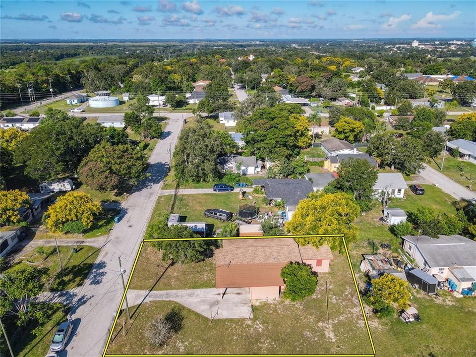 На продажу: $219,000 (4 спален, 2 ванн, 1394 Квадратных фут)