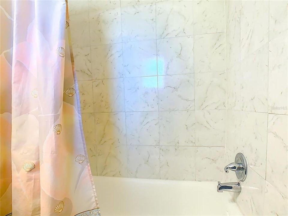 На продажу: $219,000 (4 спален, 2 ванн, 1394 Квадратных фут)