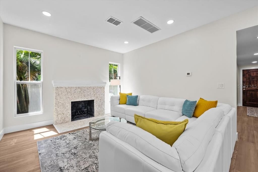 待售: $1,149,000 (4 贝兹, 3 浴室, 2573 平方英尺)