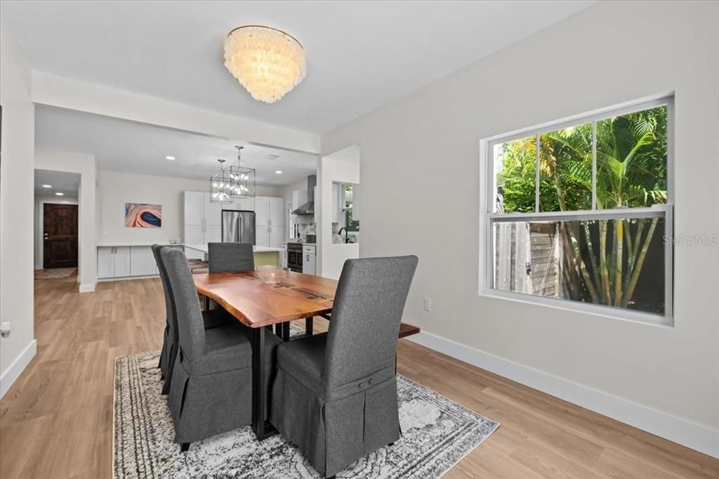 待售: $1,149,000 (4 贝兹, 3 浴室, 2573 平方英尺)