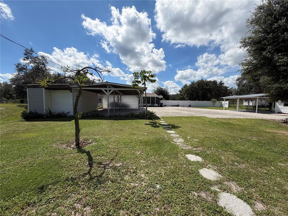 На продажу: $385,000 (6 спален, 3 ванн, 2040 Квадратных фут)