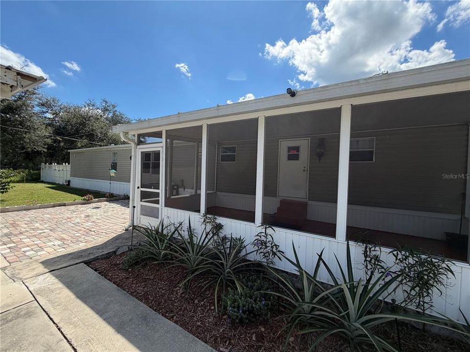 На продажу: $385,000 (6 спален, 3 ванн, 2040 Квадратных фут)