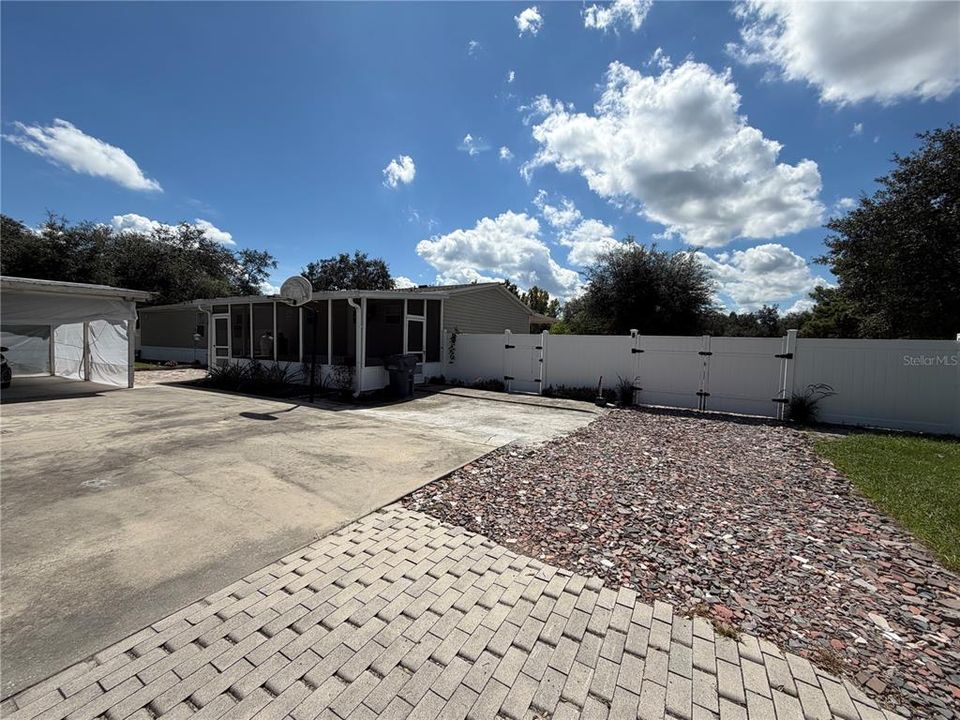 На продажу: $385,000 (6 спален, 3 ванн, 2040 Квадратных фут)