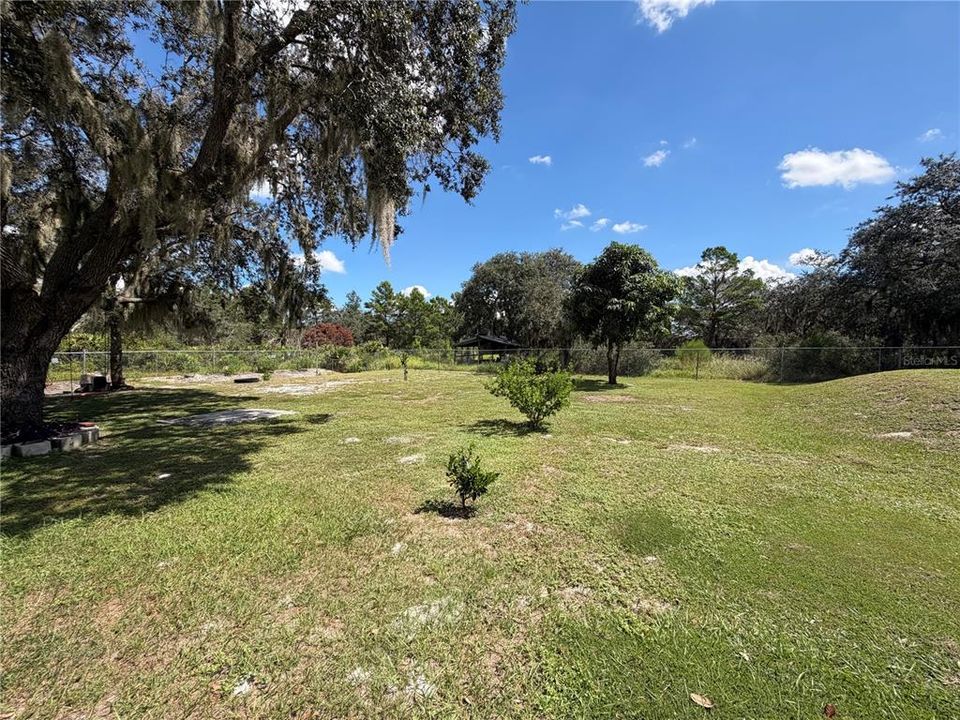 На продажу: $385,000 (6 спален, 3 ванн, 2040 Квадратных фут)