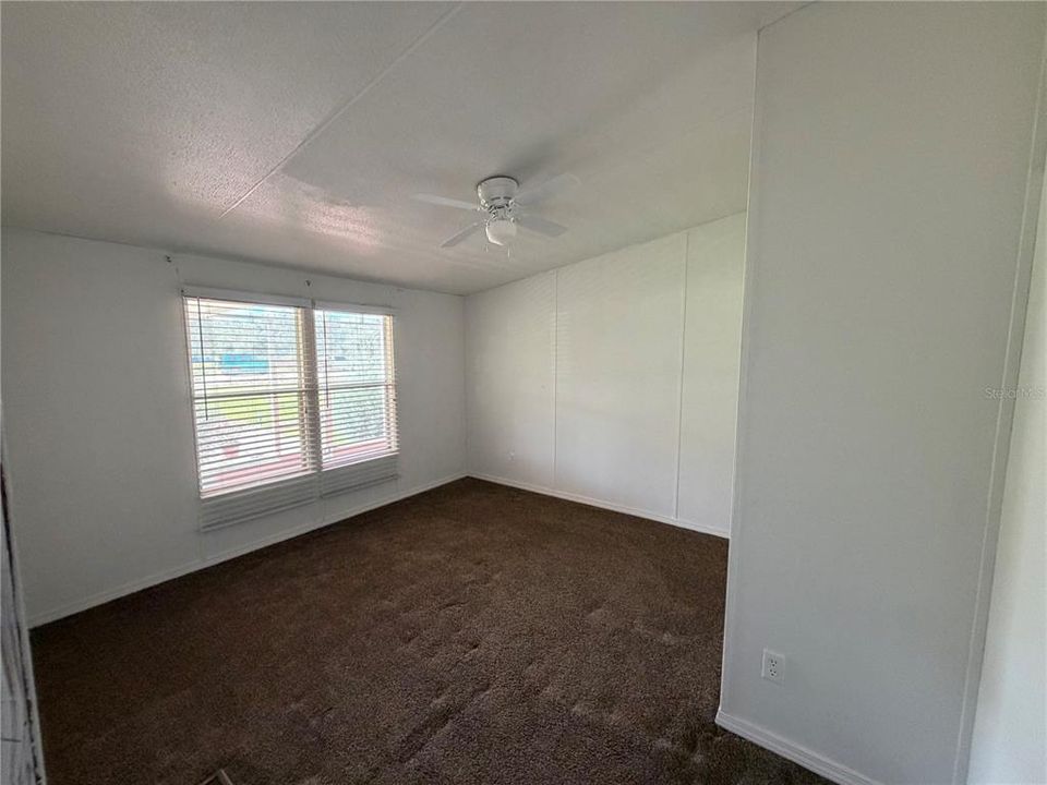 На продажу: $385,000 (6 спален, 3 ванн, 2040 Квадратных фут)