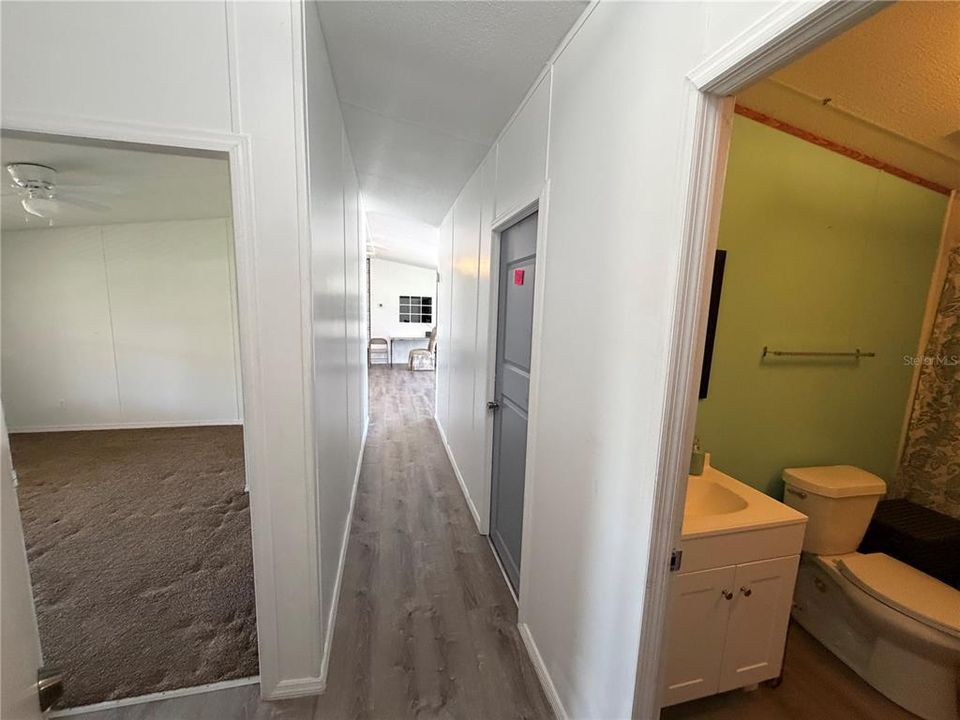 На продажу: $385,000 (6 спален, 3 ванн, 2040 Квадратных фут)