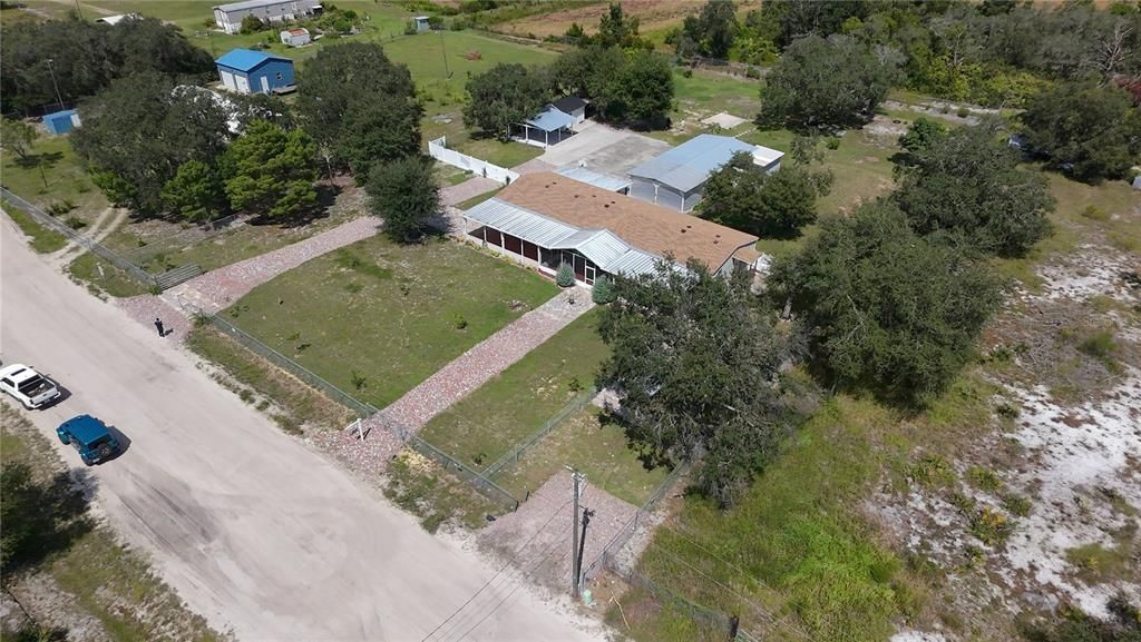 На продажу: $385,000 (6 спален, 3 ванн, 2040 Квадратных фут)