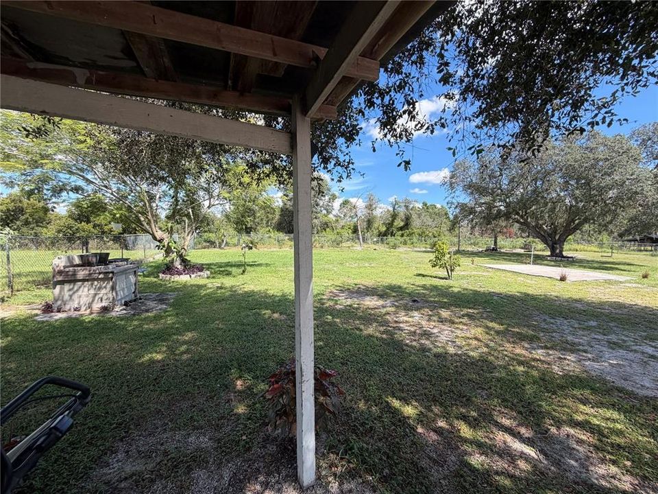 На продажу: $385,000 (6 спален, 3 ванн, 2040 Квадратных фут)