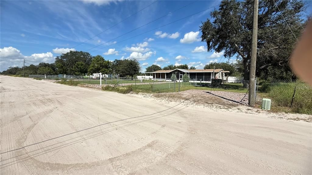 На продажу: $385,000 (6 спален, 3 ванн, 2040 Квадратных фут)