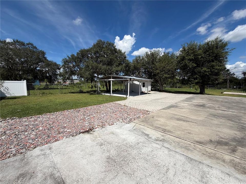 На продажу: $385,000 (6 спален, 3 ванн, 2040 Квадратных фут)