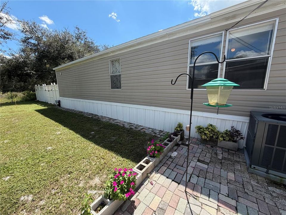 На продажу: $385,000 (6 спален, 3 ванн, 2040 Квадратных фут)