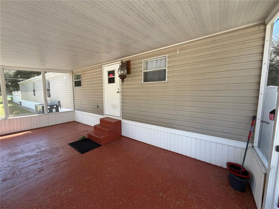 На продажу: $385,000 (6 спален, 3 ванн, 2040 Квадратных фут)