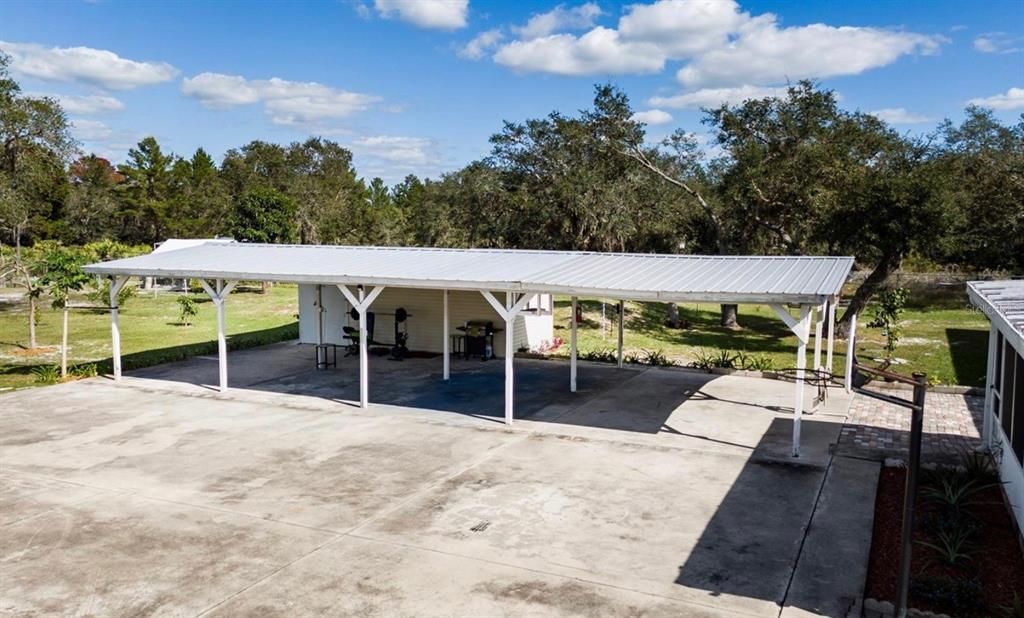 На продажу: $385,000 (6 спален, 3 ванн, 2040 Квадратных фут)