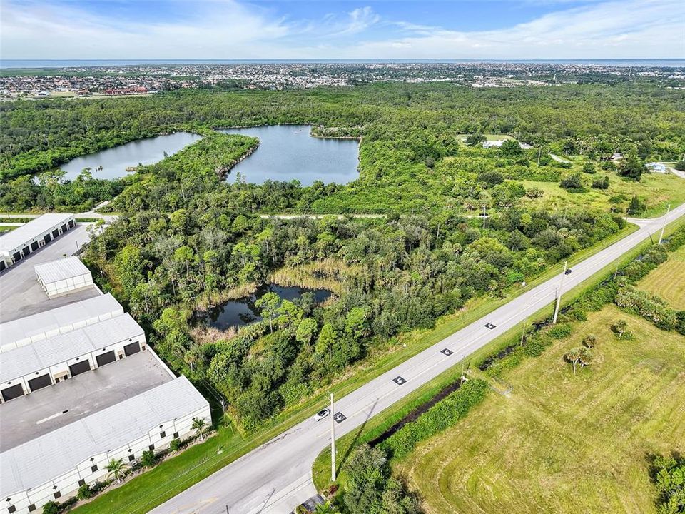 На продажу: $2,500,000 (6.91 acres)