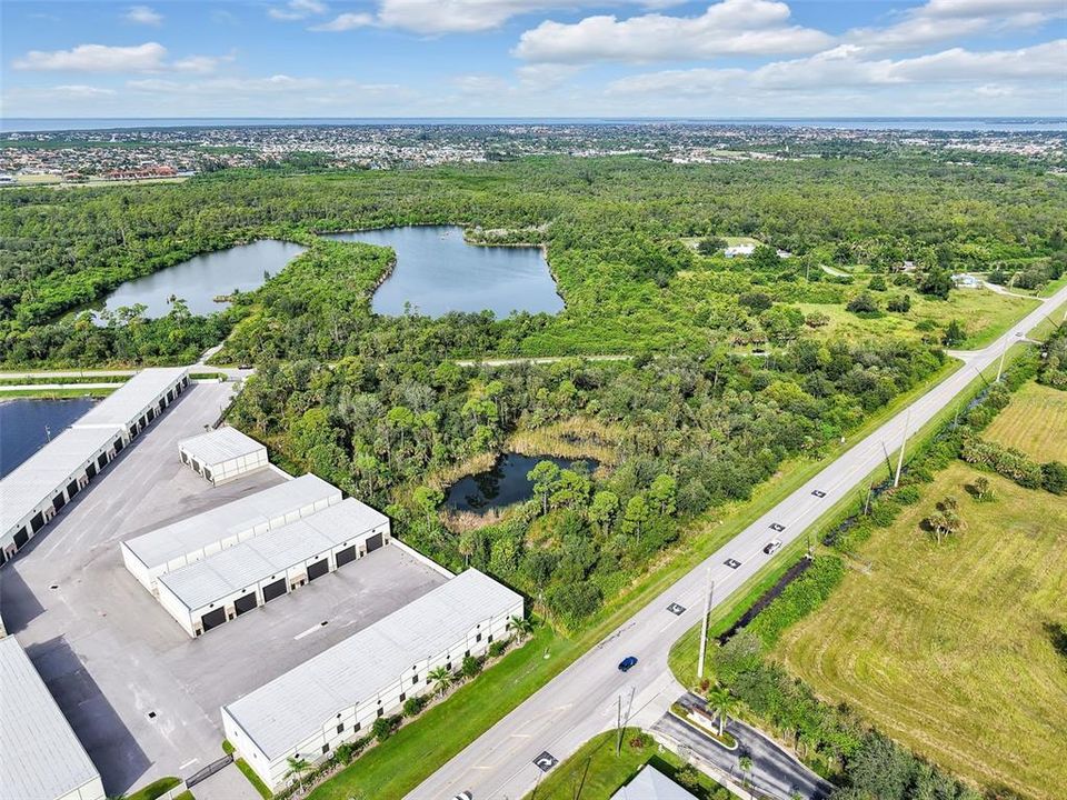 На продажу: $2,500,000 (6.91 acres)