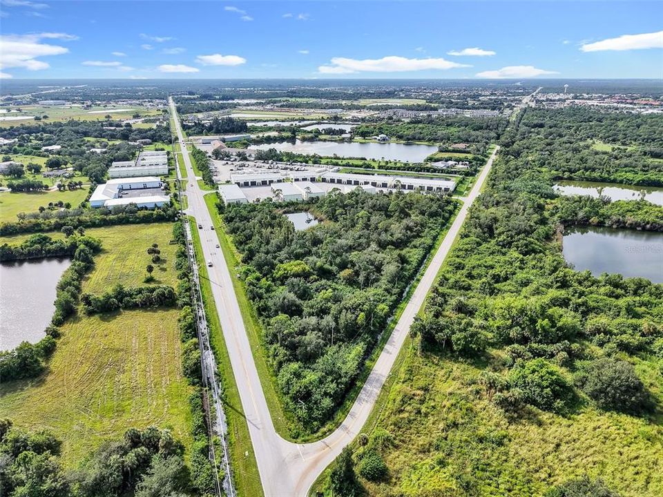 На продажу: $2,500,000 (6.91 acres)