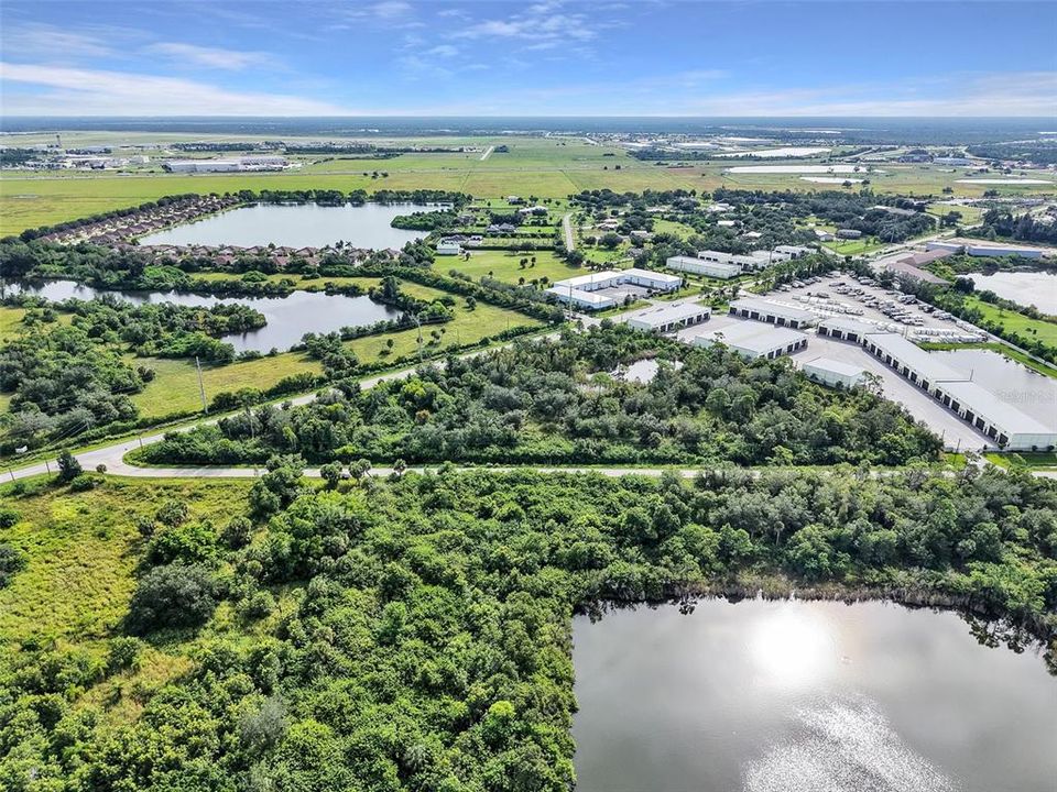 На продажу: $2,500,000 (6.91 acres)