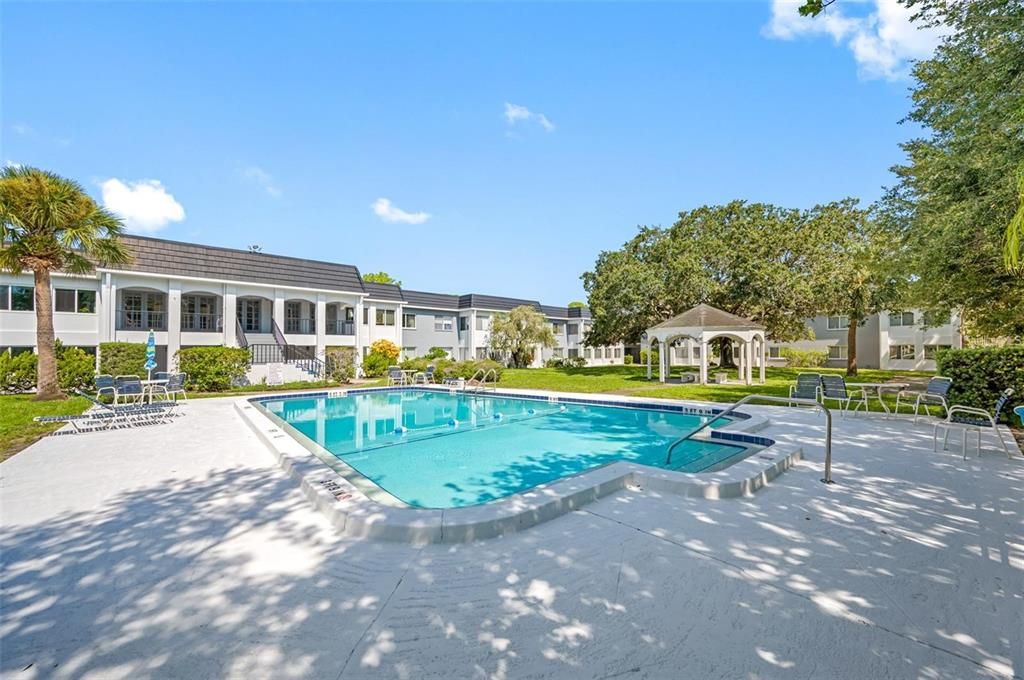 合同活跃: $85,000 (1 贝兹, 1 浴室, 780 平方英尺)