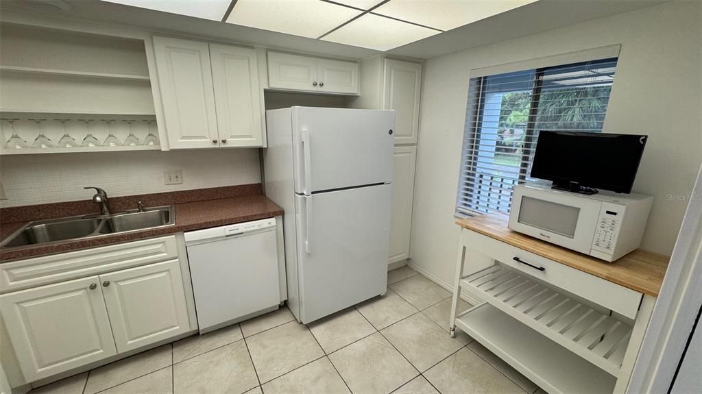 合同活跃: $85,000 (1 贝兹, 1 浴室, 780 平方英尺)