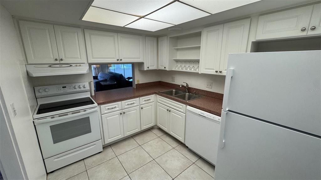 合同活跃: $85,000 (1 贝兹, 1 浴室, 780 平方英尺)