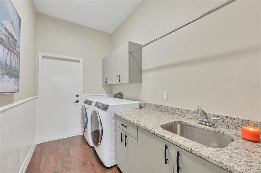 En Venta: $864,900 (4 camas, 3 baños, 3018 Pies cuadrados)