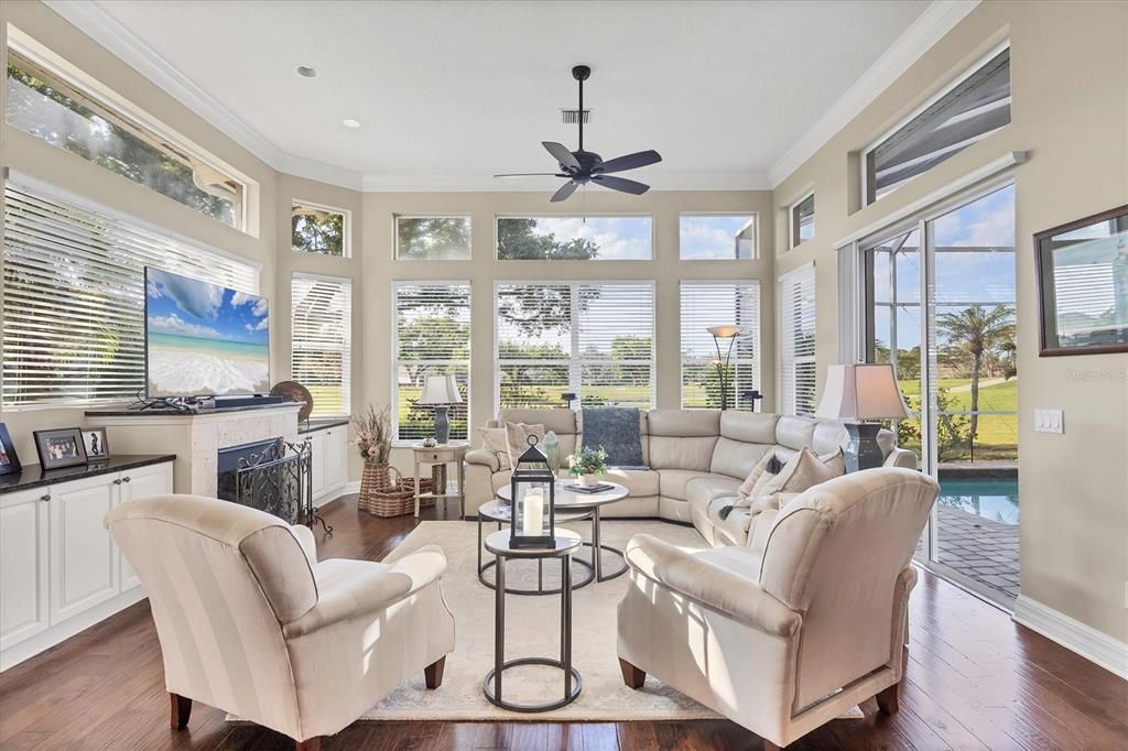 En Venta: $864,900 (4 camas, 3 baños, 3018 Pies cuadrados)