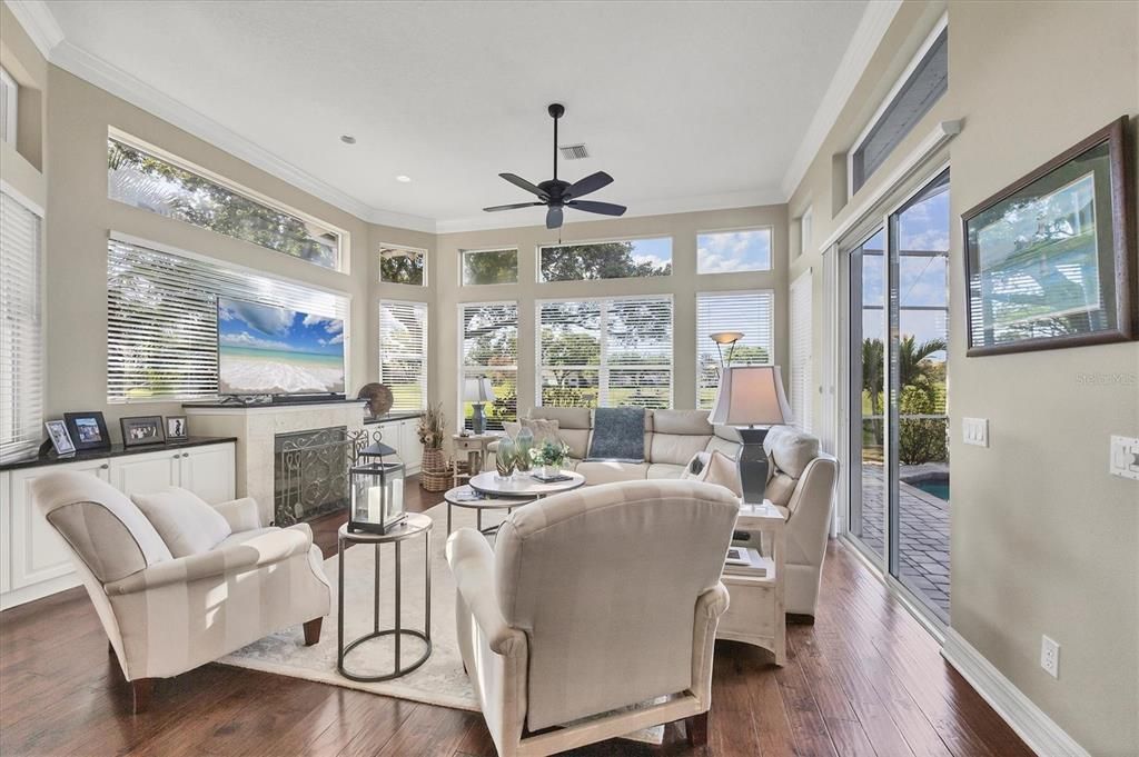 En Venta: $864,900 (4 camas, 3 baños, 3018 Pies cuadrados)