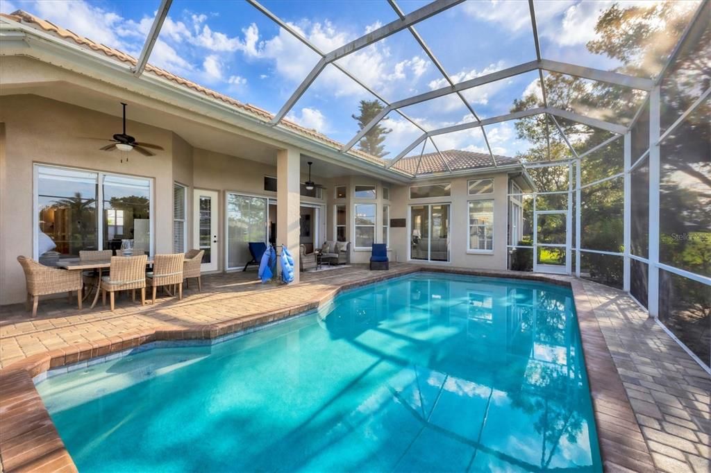 En Venta: $864,900 (4 camas, 3 baños, 3018 Pies cuadrados)