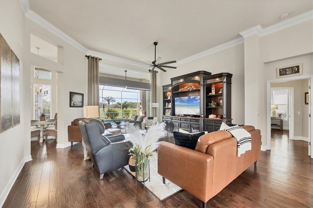 En Venta: $864,900 (4 camas, 3 baños, 3018 Pies cuadrados)