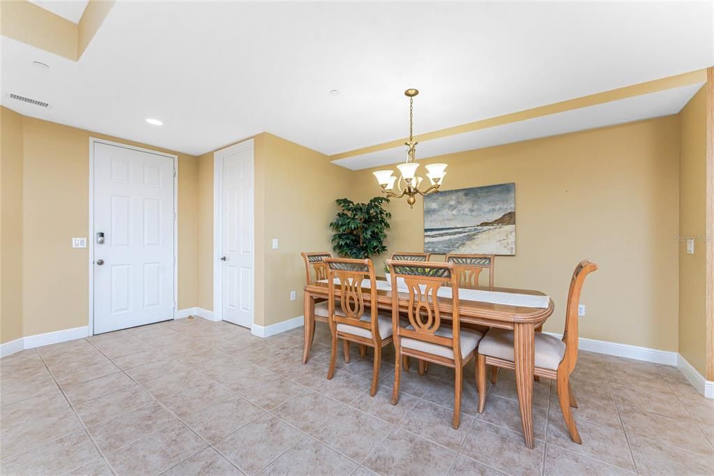 待售: $365,000 (2 贝兹, 2 浴室, 1788 平方英尺)