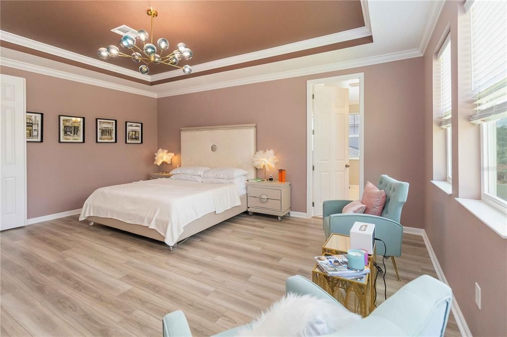 For Sale: $945,000 (6 beds, 4 baths, 3710 Square Feet)