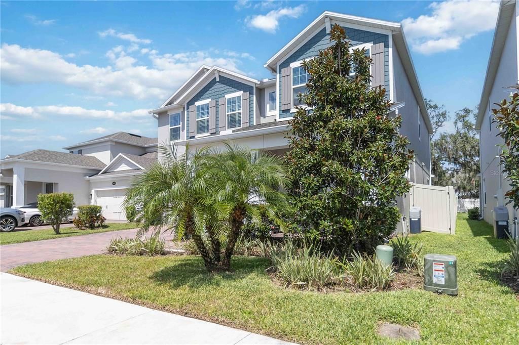 For Sale: $945,000 (6 beds, 4 baths, 3710 Square Feet)